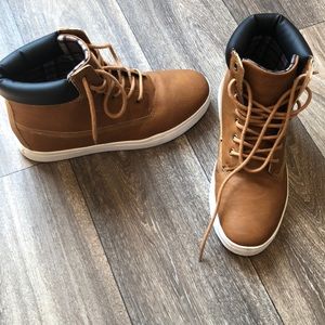 Men’s tan boots